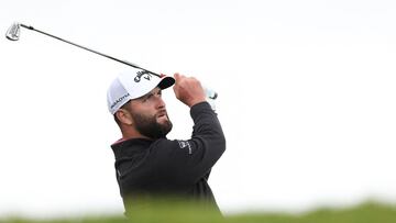 LA JOLLA, CALIFORNIA - JANUARY 28: Jon Rahm of Spain plays his shot from the third tee during the final round of the Farmers Insurance Open on the South Course of Torrey Pines Golf Course on January 28, 2023 in La Jolla, California. Sean M. Haffey/Getty Images/AFP (Photo by Sean M. Haffey / GETTY IMAGES NORTH AMERICA / Getty Images via AFP)