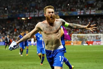 Gunnarson celebra el pase a cuartos de Islandia.