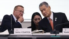 El comisario de corrdinaci&oacute;n de los Juegos Ol&iacute;mpicos de Tokio 2020 John Coates habla con el presidente de la candidatura Yoshiro Mori.