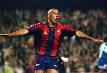 El jugador brasileño vistió la camiseta del FC Barcelona durante la temporada 1996-1997.