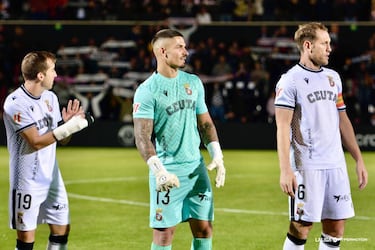 Aprobados y suspensos del Ceuta: Prestigio y oxígeno