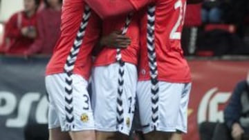 Los jugadores del Nástic celebran el tanto de Naranjo.