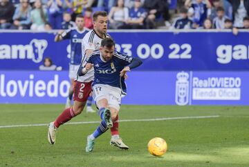 Sebas Moyano, protagonista de la jornada, se exhibió en la goleada del Oviedo contra el Burgos. El centrocampista hizo un hat-trick, el primero de su carrera, en el partido más completo de la temporada.  