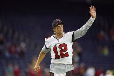 En 2020, tras 20 campañas con los Patriots, Brady probó la agencia libre y se decantó por los Buccaneers. El proyecto de Tampa Bay convenció al pasador gracias a Bruce Arians y la poderosa ofensiva que mostraba el club.
