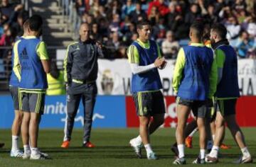 James Rodríguez se destaca en el primer día con el nuevo entrenador del Real Madrid, Zinedine Zidane.