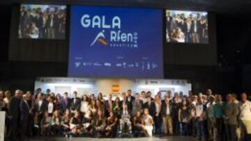 La Federación de Natación celebró su Gala Anual y premió a los mejores.