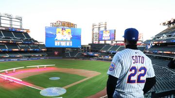 NEW YORK, NEW YORK - DECEMBER 12: Juan Soto of the New York Mets poses with his new uniform after his introductory press conference at Citi Field on December 12, 2024 in New York City. Al Bello/Getty Images/AFP (Photo by AL BELLO / GETTY IMAGES NORTH AMERICA / Getty Images via AFP)