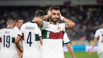 Bratislava (Slovakia (slovak Republic)), 08/09/2023.- Bruno Fernandes of Portugal celebrates a goal during the UEFA Euro 2024 qualifying soccer match between Slovakia and Portugal in Bratislava, Slovakia, 8 September 2023. (Eslovaquia) EFE/EPA/JAKUB GAVLAK
