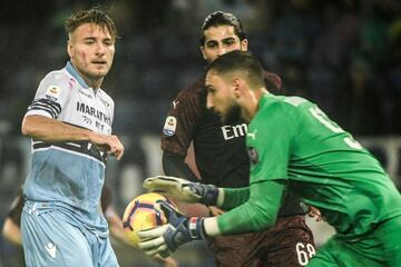 Los jugadores del Calcio han salido esta jornada a jugar sus partidos con una raya roja pintada en sus caras como muestra de apoyo al D¨ªa Internacional de la Eliminaci¨®n de la Violencia de G¨¦nero.