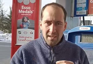 Unos españoles echan gasolina en Canadá, enseñan cuánto les cuesta y más de uno se atraganta al verlo