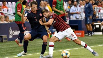 Jul 23, 2019; Kansas City , KS, USA; Bayern Munich defender Mats Hummels (5) and Milan forward Fabio Borini (11) fight for the ball in the second half of the match during the International Champions Cup soccer series at ChildrenxD5s Mercy Park. Mandatory 