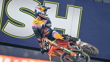 Jorge Prado vuela con la KTM en el Supercross de Glendale.