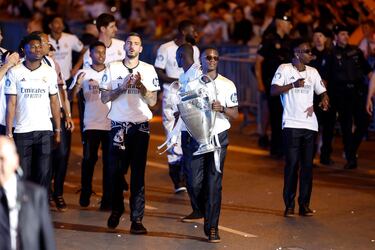 Camavinga en Cibeles con la 'orejona'.