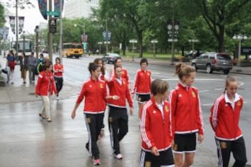 La Selección femenina ha aprovechado su mañana libre para hacer turismo por Ottawa.