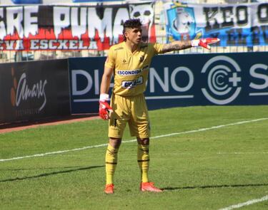 “Era chistoso, porque iba a entrenar con ropa de colegio y en el club me tiraban tallas”