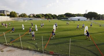 El grupo entrenándose a las órdenes de el 'Profe Ortega'. 