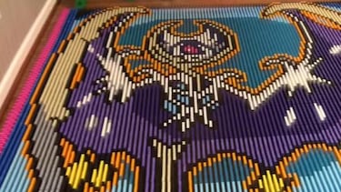 Recrean a los Pokémon Solgaleo y Lunala con 26.000 fichas de dominó