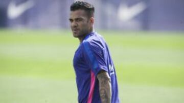 SER: Alves rompe con el Barça y lo explicará el próximo martes