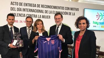 Pav&oacute;n, presidenta del Legan&eacute;s, junto a Mariano Rajoy, presidente del Gobierno.