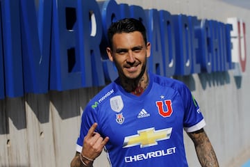 Universidad de Chile presentó a Mauricio Pinilla como nuevo refuerzo para el torneo de transición 2017. El delantero vuelve al club donde se formó y del cual es hincha.
