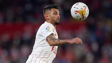 ‘Tecatito’ Corona dio asistencia en la derrota del Sevilla