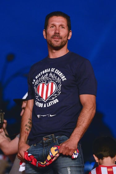 El 23 de diciembre de 2011 el Atlético anunció de forma oficial la llegada de Diego Pablo Simeone como nuevo entrenador de un equipo rojiblanco sumido en el desastre y recién eliminado de Copa por un Segunda División B como el Albacete. Simeone cambió la historia de la entidad, que desde entonces ha ganado siete títulos y jugó dos finales de Champions. El Atlético es ya un habitual en la Liga de Campeones todos los años, ha crecido temporada tras temporada y lucha por quitarle protagonismo a los dos grandes, Barcelona y Real Madrid. El nunca dejas de creer ha hecho historia.
