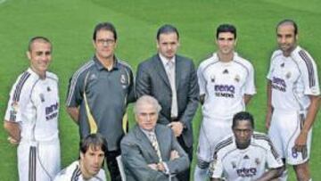 <b>UN MILLONARIO PROYECTO EN EL DISPARADERO</b>. Ramón Calderón posa entre los hombres a los que entregó su proyecto; Mijatovic se sitúa detrás, junto al entrenador por el que apostó a doble o nada: Fabio Capello. Al presidente le escoltan los fichajes discutidos del verano: Van Nistelrooy (perdido ante el gol en el último mes), Diarra (plomizo), Emerson (nulidad), Reyes (insustancial) y Cannavaro (fracaso de oro).