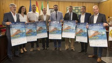 Los presentes en el acto celebrado en el ayuntamiento de Mairena. 