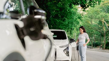 Alguna vez te has preguntado, ¿qué sucede con las baterías de los autos eléctricos cuando ya no funcionan? Algunas se reciclan para recuperar sus materiales.