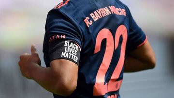 Los jugadores del cuadro bávaro se unieron al movimiento #BlackLivesMatter y utilizaron playeras y brazaletes especiales durante su duelo ante el Bayer Leverkusen.