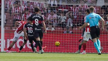 Tras caer en Gijón, el descenso queda a tres puntos.