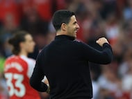 Viktor Gyökeres scored twice as Arsenal swept Fulham aside and went six points clear of Manchester City.