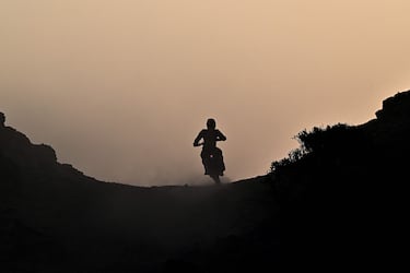 Mohammed Albalooshi, en la Etapa 1 de la 48ª edición del Rally Dakar, con salida y llegada en Yanbu.