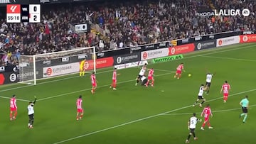 España entera no sabe lo que es mano: el posible penalti por el que arde el Valencia