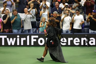 What are some of Serena Williams’ best and most iconic tennis outfits?