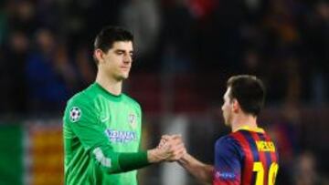 Courtois y Messi se saludan tras el partido.