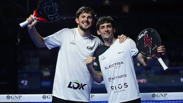 Mike Yanguas y Franco Stupaczuk celebran una victoria.