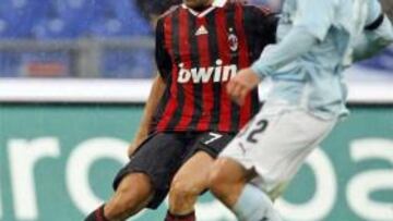 El Milán recorta distancias con el Inter, que empató ante la Roma