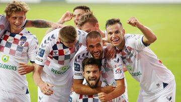 Jes&uacute;s Jim&eacute;nez, futbolista espa&ntilde;ol del G&oacute;rnik Zabrze, celebra uno de sus tres goles frente al Podbeskidzie en la primera jornada de la Ekstraklasa 2020/21.