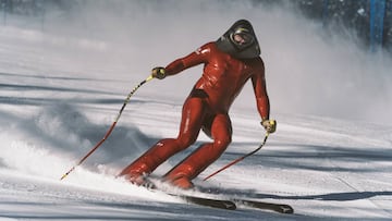 Jan Farrell frena tras su bajada en la prueba de la Copa del Mundo de Speed Ski en Idre Fjall (Suecia).