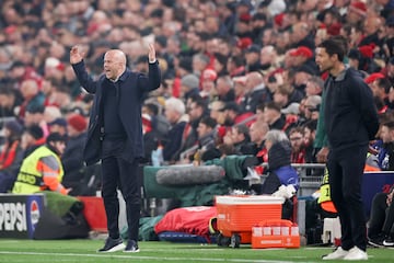 Arne Slot, durante el 4-0 al Bayer Leverkusen.