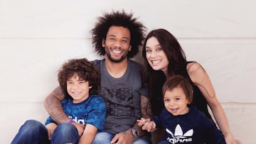 Marcelo posa junto a su familia.