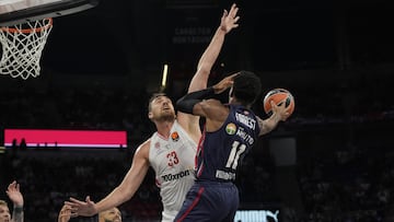 Nikola Milutinov y Trent Forrest.