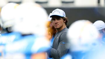 It’s a new era for the Los Angeles Chargers who have a new coach on the sidelines and new faces throughout their roster, including their newest QB Taylor Heinicke.