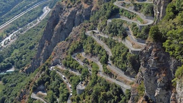 Imagen de la subida a los Lacets de Montvernier, que regresarán al Tour de Francia tras su paso en la carrera en 2015.