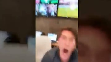 El alocado festejo en una redacci車n argentina por el gol de Rojo