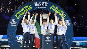 THE WORLD CUP OF TENNIS
ITALIA CAMPEONAS