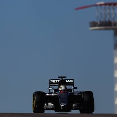 Pole de Hamilton con un gran Sainz 10º y Alonso 12º