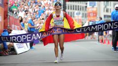 Mar&iacute;a Perez cruza la meta en la prueba de 20 kil&oacute;metros marcha, donde se proclam&oacute; campeona de Europa en los Europeos de Atletismo de Berl&iacute;n.