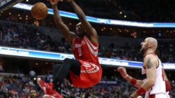 Joey Dorse, machaca el aro de los Wizards.